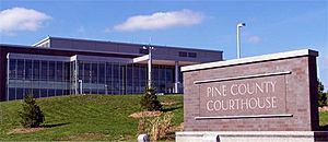 Pine Co Courthouse