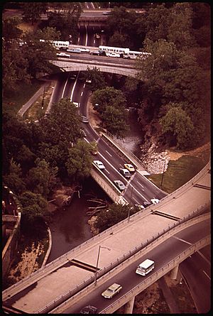 ROCK CREEK PARKWAY BELOW OVERPASSES. A SCENIC ROUTE THROUGH THE PARK, IT ALSO SERVES AS A MAJOR TRAFFIC ARTERY - NARA - 546722