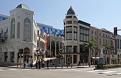 Beverly Hills at the corner of Rodeo Drive and Via Rodeo in 2012. Breguet, Versace and Stefano Ricci can be seen.
