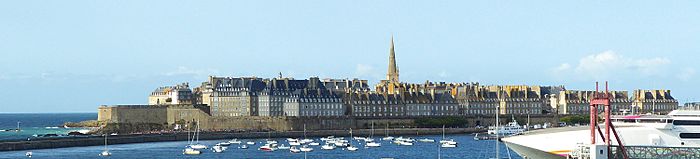 Saint-Malo Panorama Remparts Walled City Altstadt mit Stadtmauern Bastion St Philippe Kathedrale St Vincent Foto 2017 Wolfgang Pehlemann P1170149