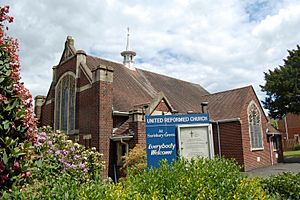Sarisbury Green United Reformed Church, Bridge Road, Sarisbury (May 2019) (5)