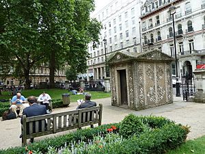 Taking a breather in Grosvenor Gardens (geograph 2193237)