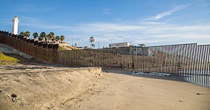 United States - Mexico Ocean Border Fence (15838118610)