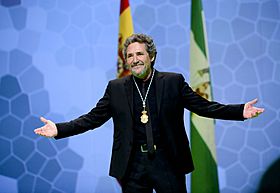 28.02.14 Miguel Rios recibiendo la medalla de Andalucía.jpg