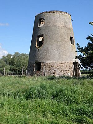 Castor windmill tower - geograph.org.uk - 1318938