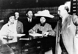 Clara Elizabeth Chan Lee voting in 1911