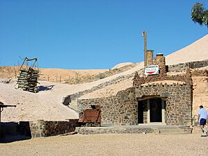 Coober Pedy, Umoona Opal Mine - panoramio