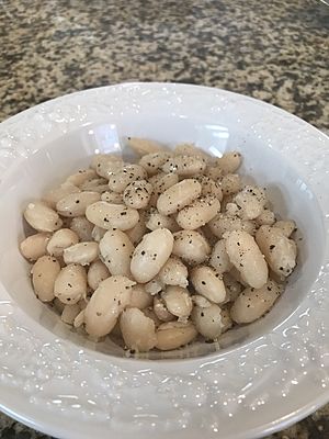 Cooked sorana beans with olive oil and pepper 2