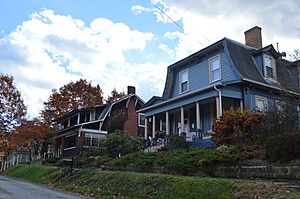 Court east of Columbia, West Union