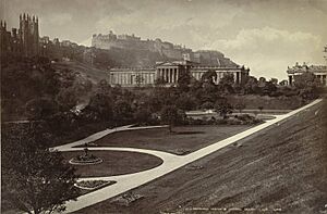 Edinburgh Castle and National Gallery (3610788685)