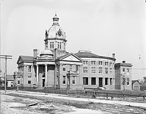 Harrison County Courthouse (constructed in 1903, destroyed by fire in 1970s)