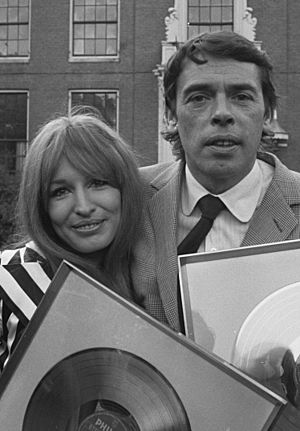 Liesbeth List and Jacques Brel with Gold Record for LL zingt JB