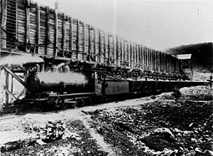 Loaded train stationary beside the quarry at Marmor, about 1906