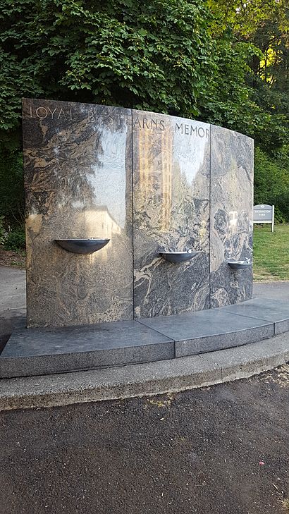 Loyal B Stearns Memorial Fountain.jpg