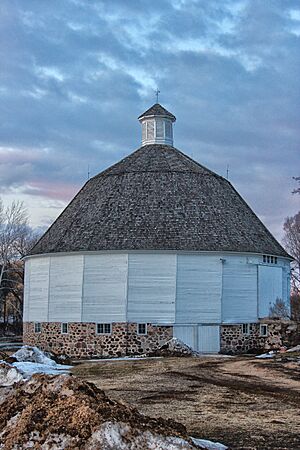 Nashold 20-sided Barn,