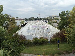 Newmarket Radial Arch wide view