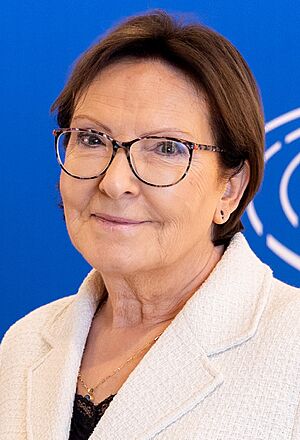 Official portrait of Ewa Kopacz (cropped).jpg