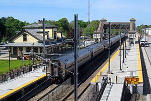 Southbound Northeast Regional at Kingston station, May 2017