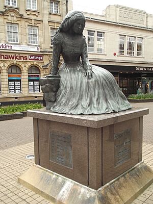 Statue of Mary Ann Evans (George Eliot) - Newdegate Street, Nuneaton (17248629494)