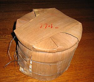Tong of pu'er tea (2006 7742 recipe by Menghai Tea Factory)