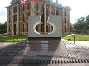 Veterans Monument at Wharton Courthouse IMG 1028