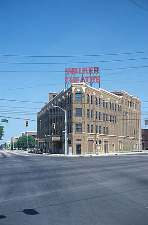 Walker Theatre, 601-625 Indiana Avenue (Indianapolis, Ind.) - DPLA - 85a1f8095178d03154a1d6b8b1d315bd