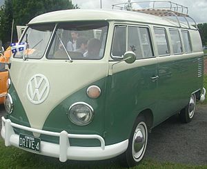 '66 Volkswagen Kombi (Auto classique St. Lazare '10)