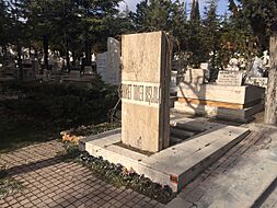 Ahmet Taner Kışlalı'nın Mezarı, Karşıyaka Mezarlığı, 2022 Mart-ön