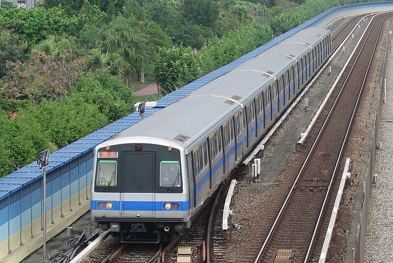 C371 on Tamsui Line 20090221