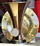 Empfang der Mannschaft nach dem letzten Spiel der Meisterschaft( 2019-20) 03.jpg