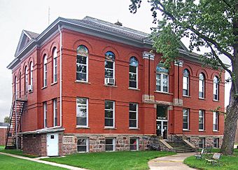 Hubbard County Courthouse SE.jpg