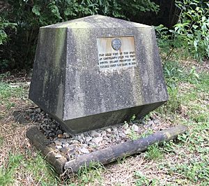 Lightband Gully memorial 02 (cropped)