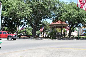 New-braunfels-tx2015-37(main-plaza-bandstand)