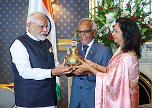 Prime Minister of Bharat, Shri Narendra Damodardas Modi gifts Gangajal to President of Mauritius, Mr. Dharambeer Gokhool