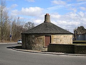 Toll house, Pollokshaws - geograph.org.uk - 3413436