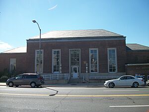 USPO Rockville Centre, New York (Front View)