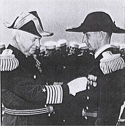 VAdm Kalbus awards Lt. Anders from USS Panay
