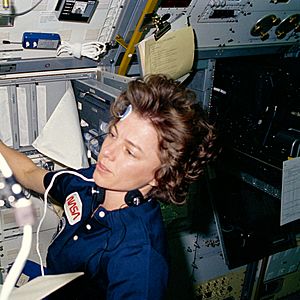 61a-18-001a Astronaut Bonnie Dunbar preparing to perform bio-medical test