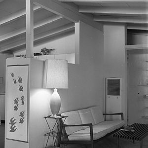 California Mid-Century Modern Home with open-beam ceiling 1960