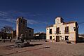 Escarabajosa de cabezas, Casa Consistorial e Iglesia