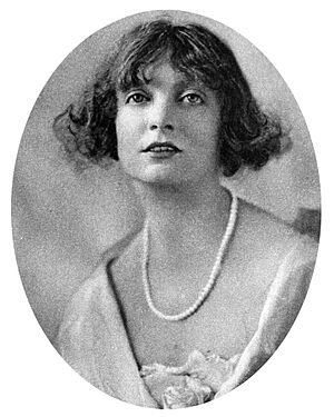 Estelle-Winwood-1920-1.jpg
