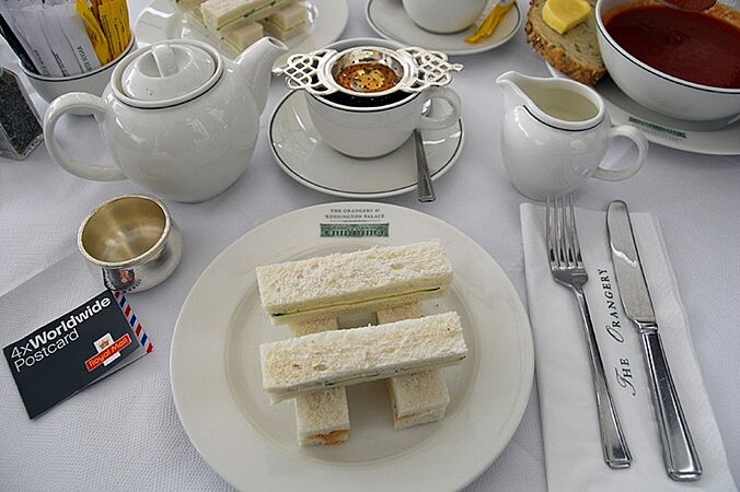 Flickr bitboy 204619671--Cucumber sandwiches with tea