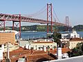 Lisboa e ponte 25 de Abril a partir do miradouro de Santo Amaro (22 Junho 2011)