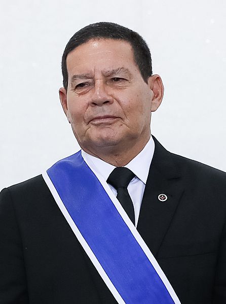 Mourão recebe Insígnia da Ordem do Rio Branco