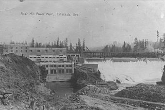 River Mill power plant and dam on the Clackamas River near Estacada, Oregon (3230119950).jpg