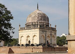 Tomb of Sultan Quli Qutb Shah 01.jpg