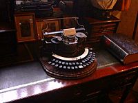 Typewriter in Sherlock Holmes Museum