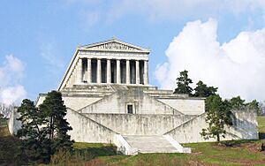 Walhalla wie Parthenon zu Ehren bedeutender Personen - erbaut 1842 - König Ludwig I - Foto Wolfgang Pehlemann DSCN2430