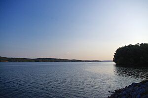 Waterloo-Pickwick-Lake-downstream-al