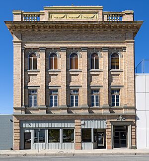 Willows Masonic Building, March 2022-3368 (cropped)